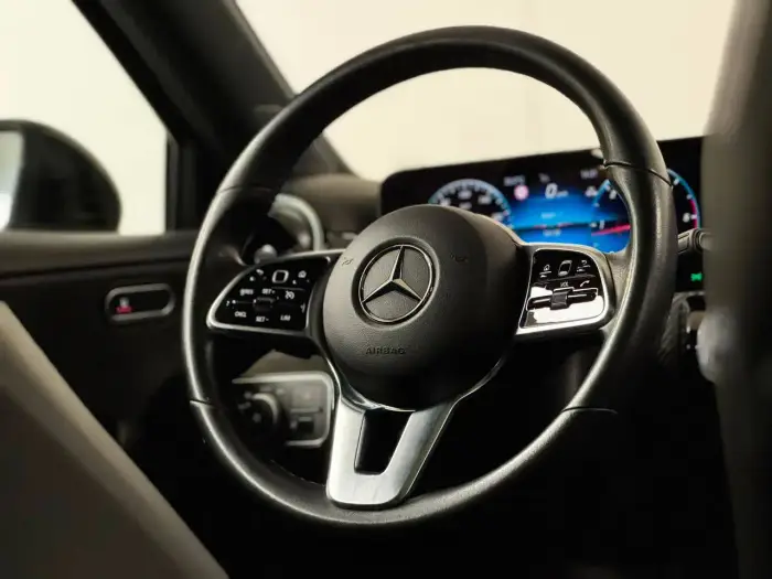 Mercedes-Benz A 180 photo 11