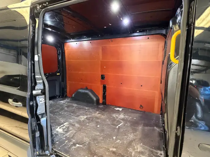 Ford Transit photo 15