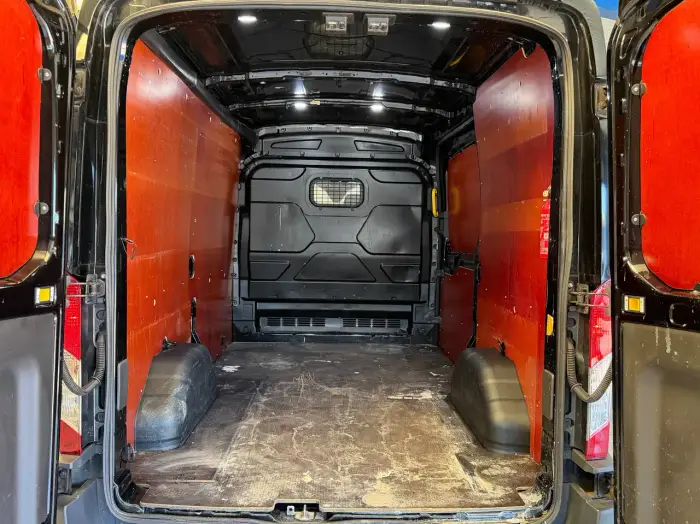 Ford Transit photo 14