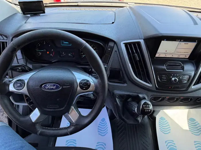 Ford Transit photo 18