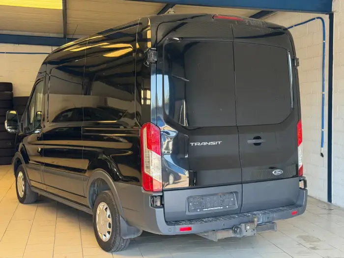 Ford Transit photo 6
