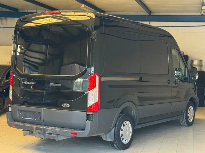 Ford Transit photo 13