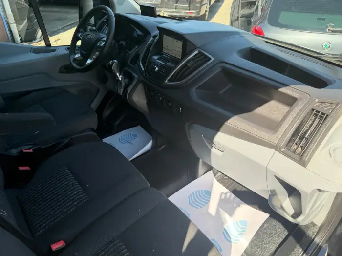 Ford Transit photo 22