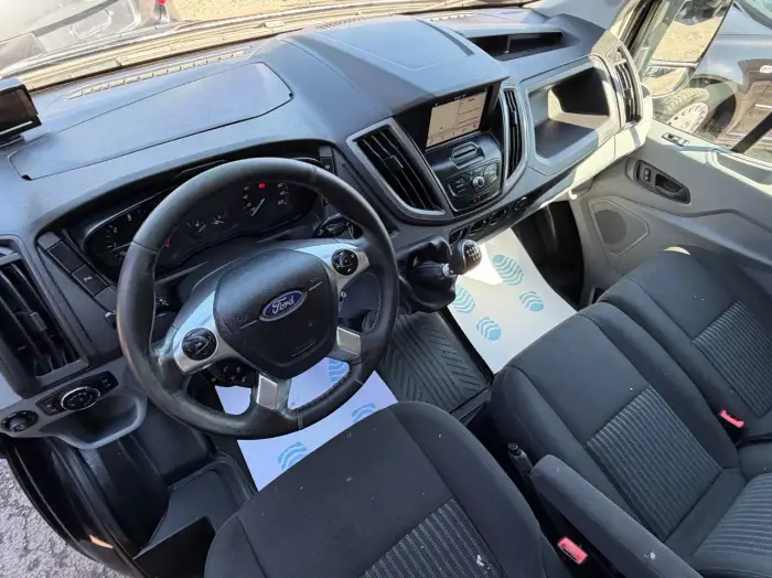 Ford Transit photo 17