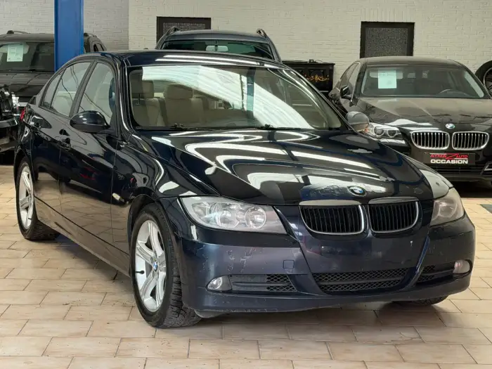 BMW 318 photo 3