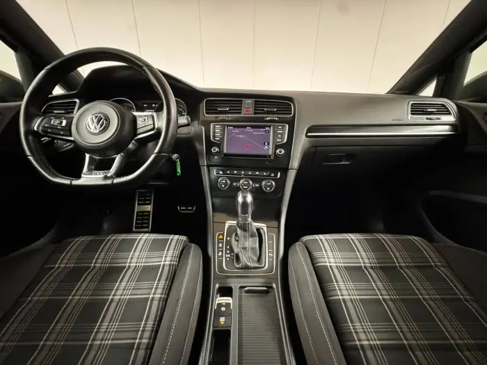 Volkswagen Golf GTD foto 10