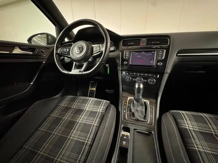 Volkswagen Golf GTD foto 11