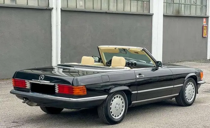 Mercedes-Benz SL 300 photo 16