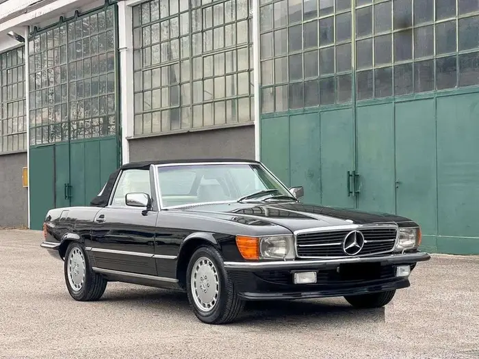 Mercedes-Benz SL 300 photo 1