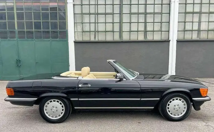 Mercedes-Benz SL 300 photo 19