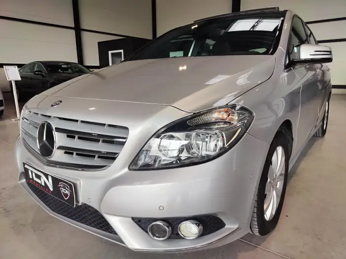 Mercedes-Benz B 180