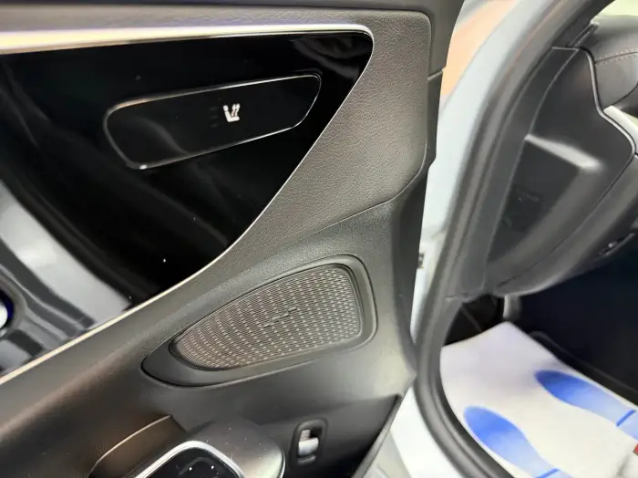 Mercedes-Benz C 200 photo 12