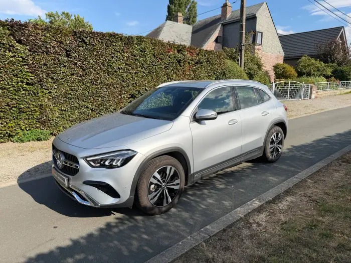Mercedes-Benz GLA 180 foto 2