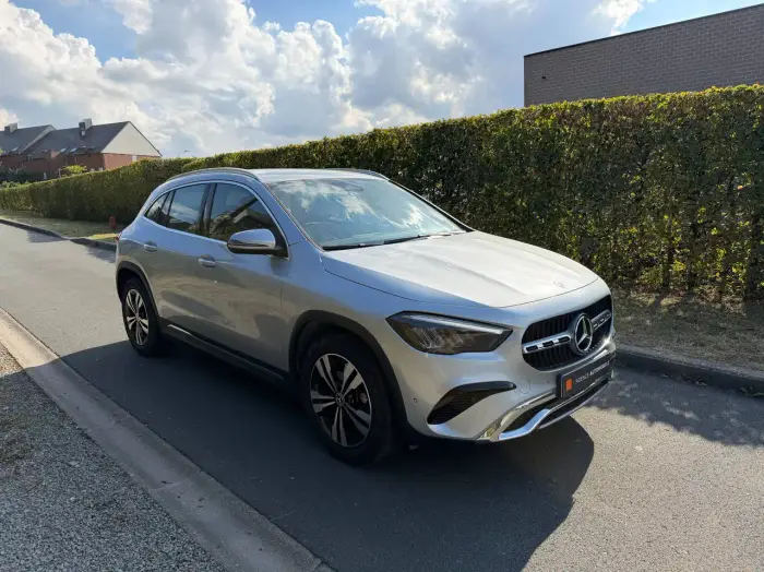 Mercedes-Benz GLA 180 foto 4