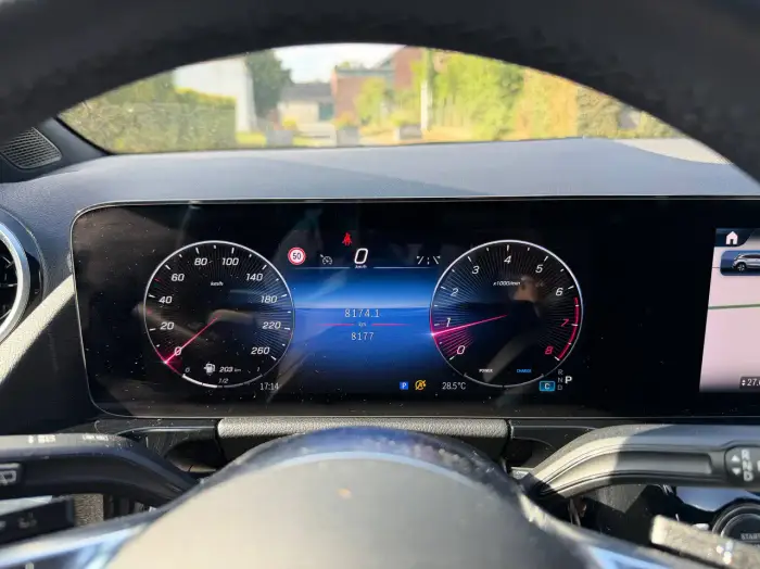 Mercedes-Benz GLA 180 foto 11