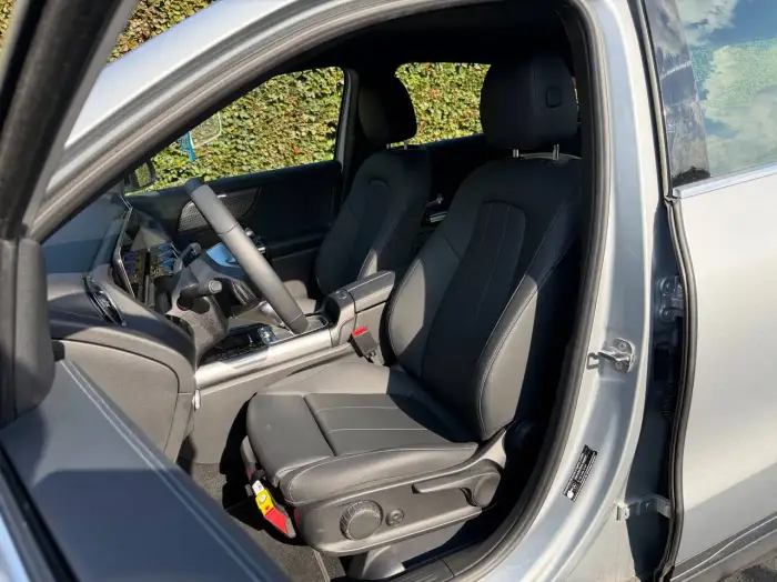 Mercedes-Benz GLA 180 foto 17