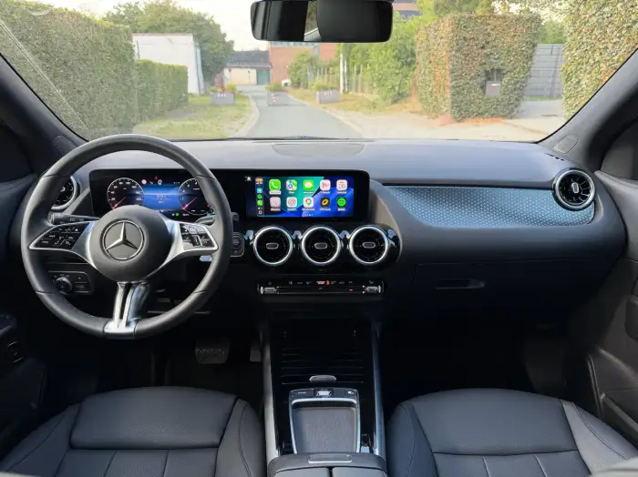Mercedes-Benz GLA 180 foto 9