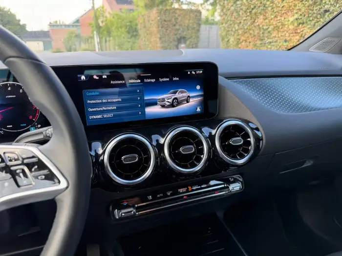 Mercedes-Benz GLA 180 foto 14