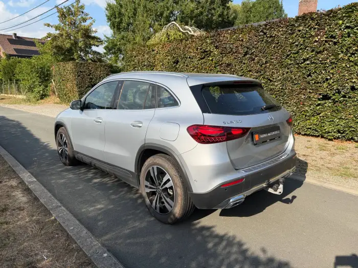 Mercedes-Benz GLA 180 foto 8