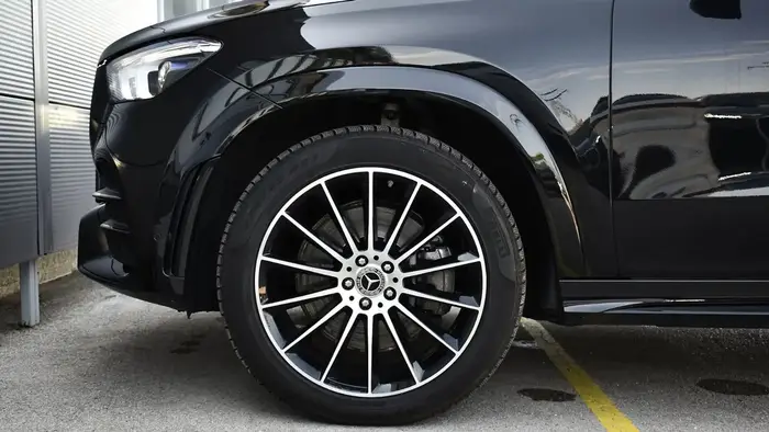 Mercedes-Benz GLE 400 photo 28