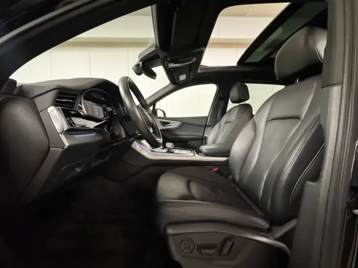 Audi Q7 photo 23