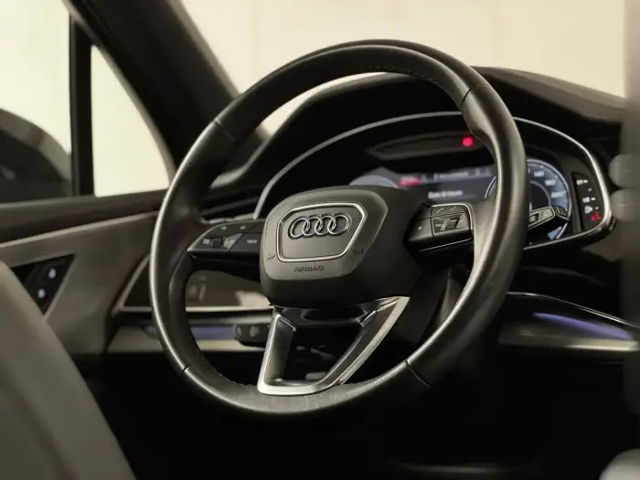 Audi Q7 photo 13