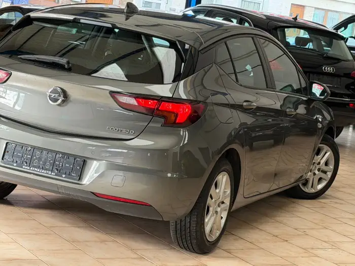 Opel Astra photo 11