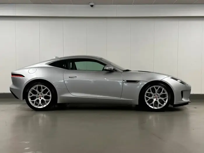Jaguar F-Type photo 4