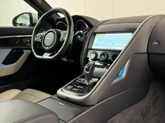 Jaguar F-Type photo 10