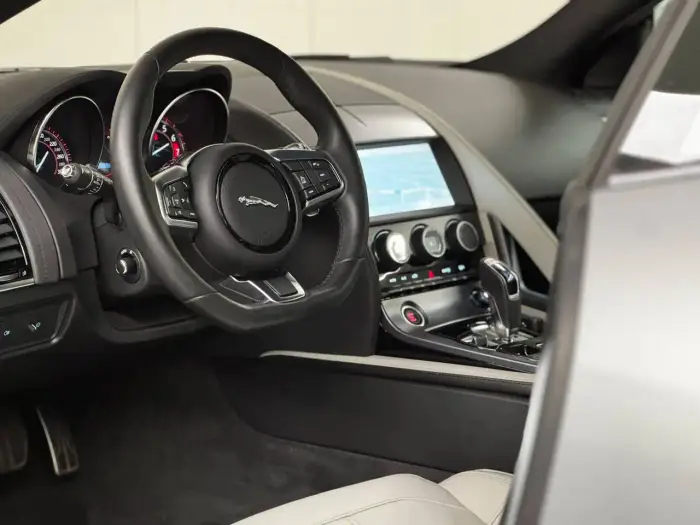 Jaguar F-Type photo 11