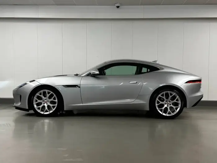 Jaguar F-Type photo 2