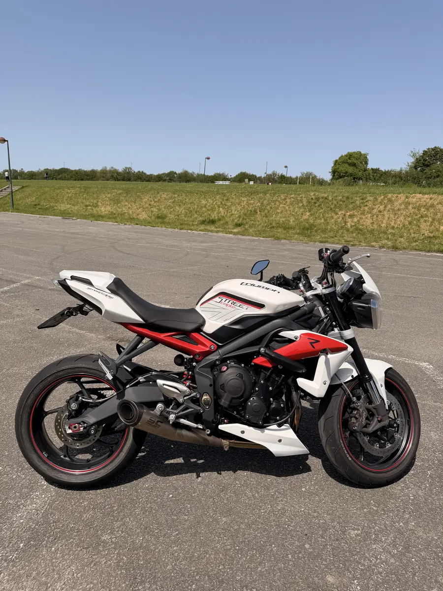 Street Triple R