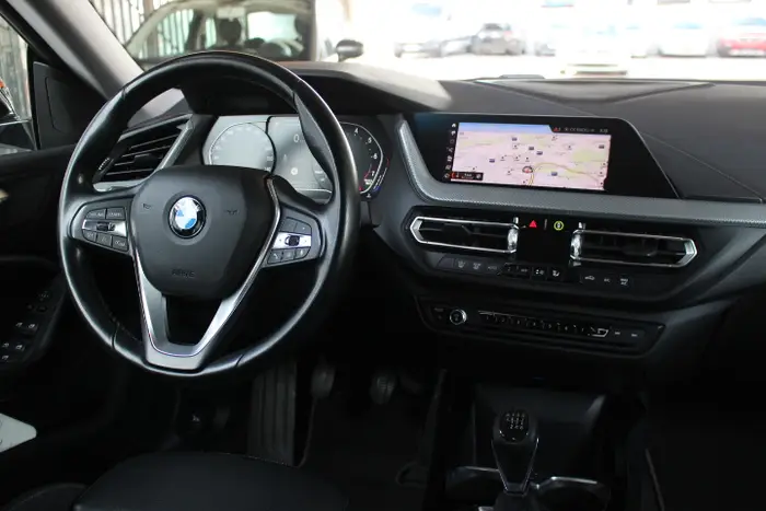 BMW 218 foto 8