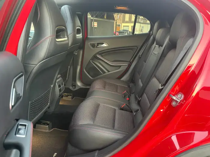 Mercedes-Benz GLA 200, photo 18