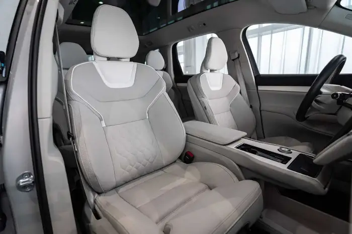 Volvo EX90 foto 14