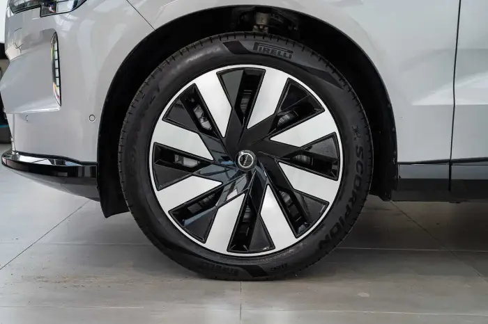 Volvo EX90 foto 9