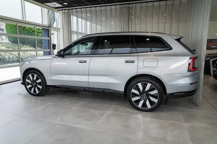 Volvo EX90 foto 3