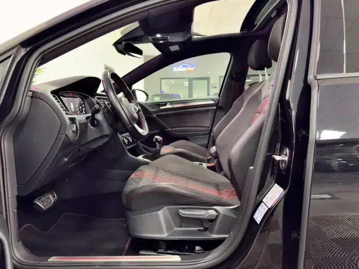 Volkswagen Golf GTI foto 13