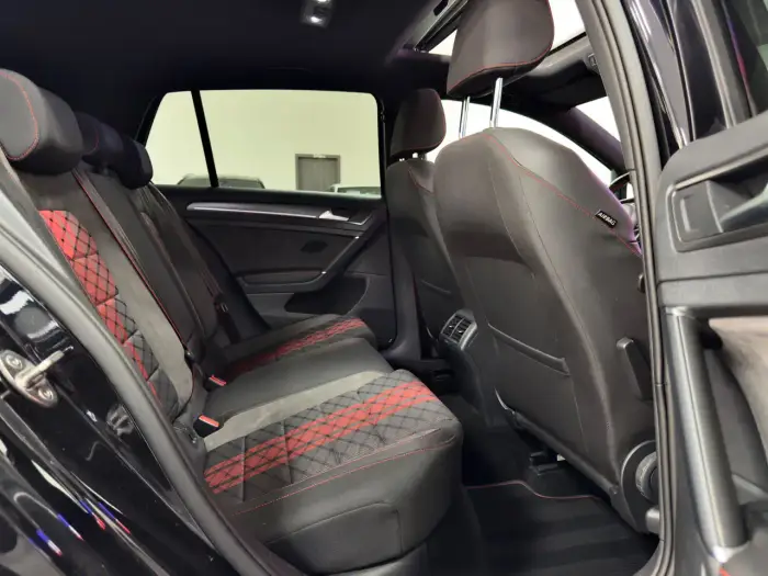 Volkswagen Golf GTI foto 16