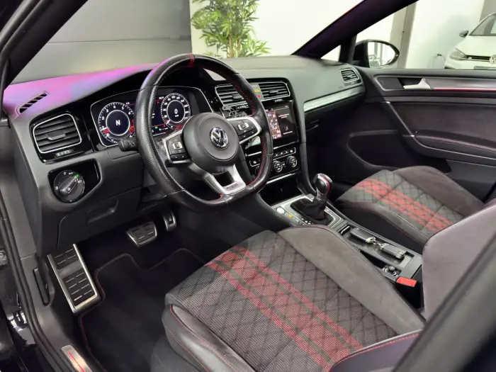 Volkswagen Golf GTI foto 14