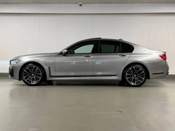 BMW 745, photo 2