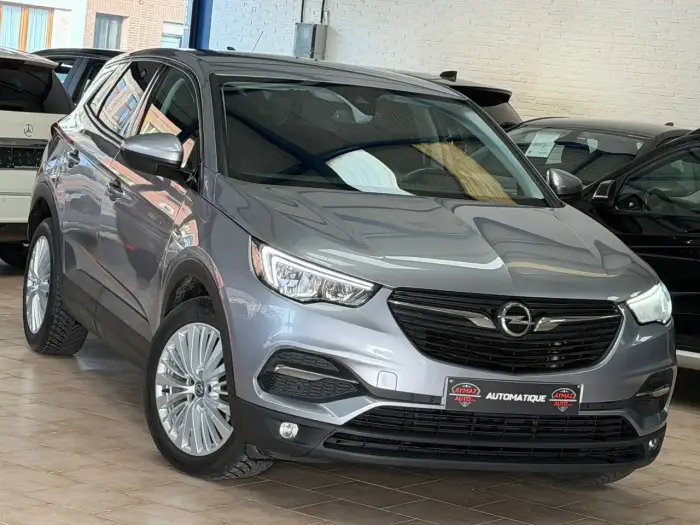 Opel Grandland X photo 1